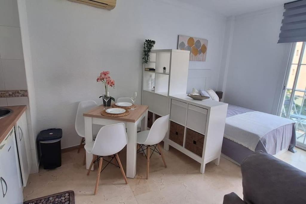 Room City Estepona Estudio Mar Buitenkant foto